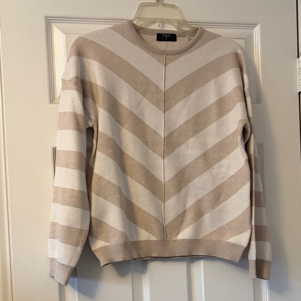 Tahari Beige and White Chevron woman Crewneck Sweater